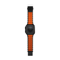 Bracelet Apple Watch souple en titane noir et FKM orange, design robuste et segmenté, pour Apple Watch Ultra.