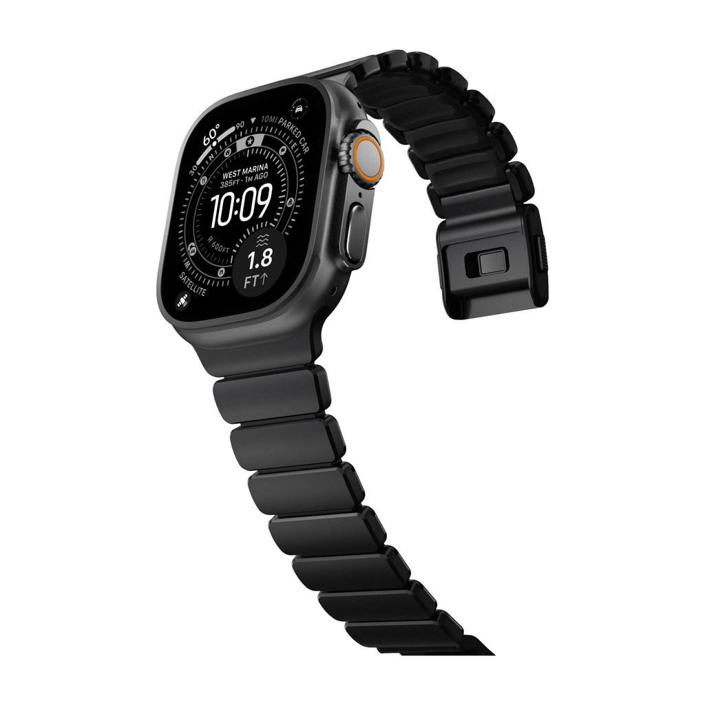 Bracelet Apple Watch Ultra noir en titane Grade 4 avec maillons larges et finition mate, design robuste et flexible.