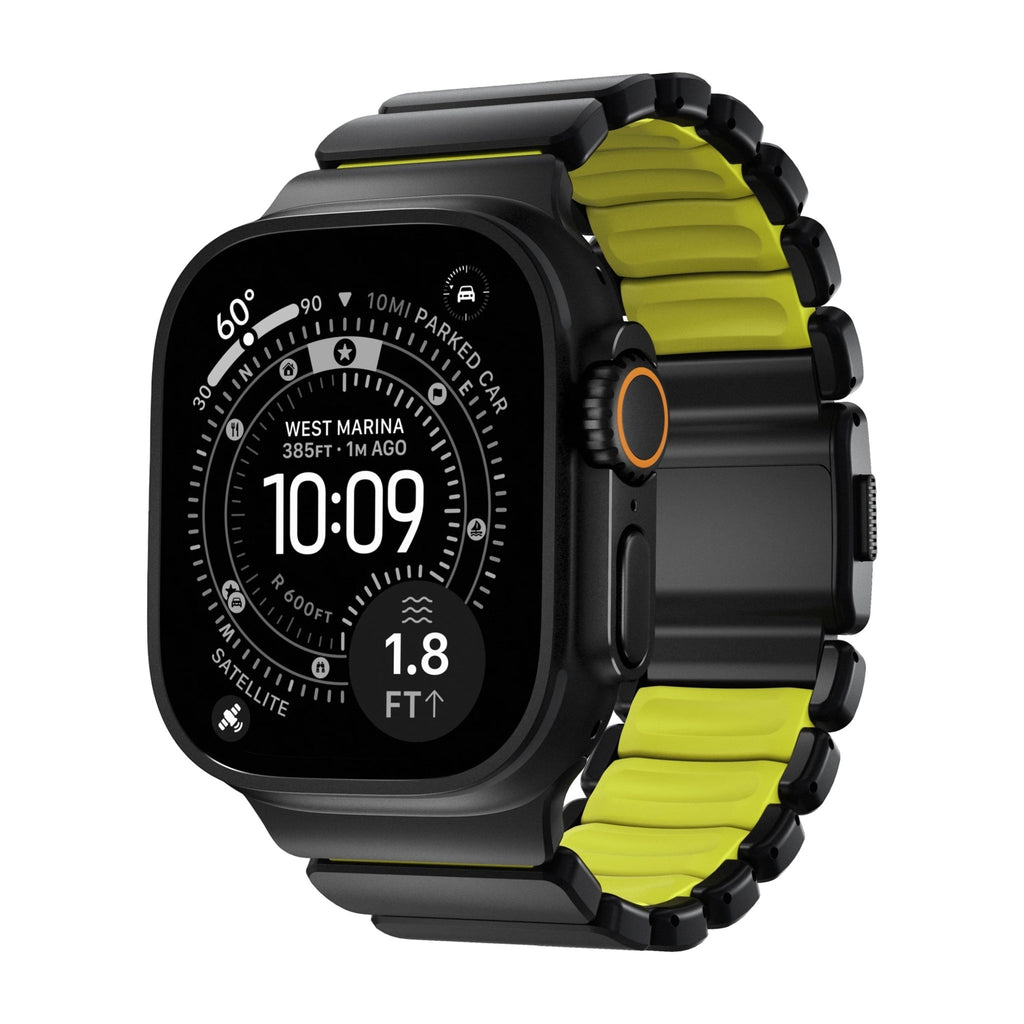 Bracelet Apple Watch souple titane noir avec intérieur vert fluo, maillons larges et fermeture robuste.