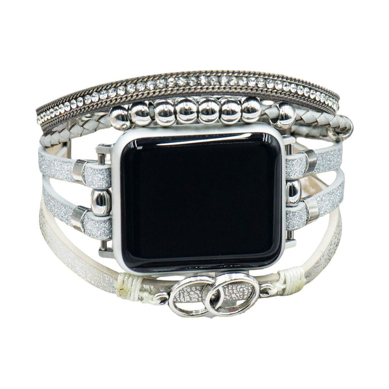 Bracelet Apple Watch argenté en simili cuir à multi-rangs avec strass et anneaux entrelacés, fermoir ajustable.