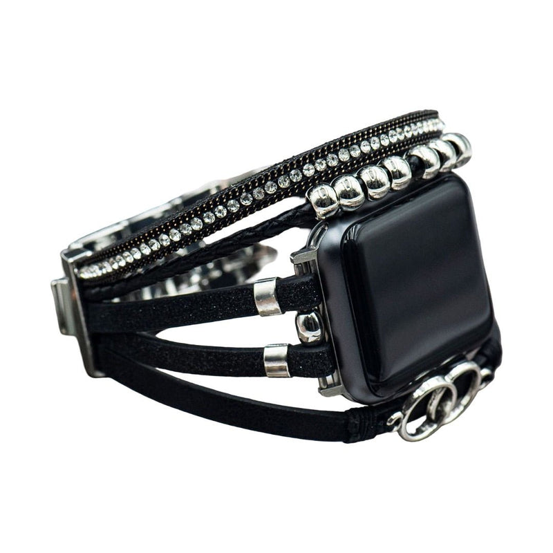 Bracelet Apple Watch noir en simili multi-rangs avec strass, anneaux argentés entrelacés et fermoir ajustable.