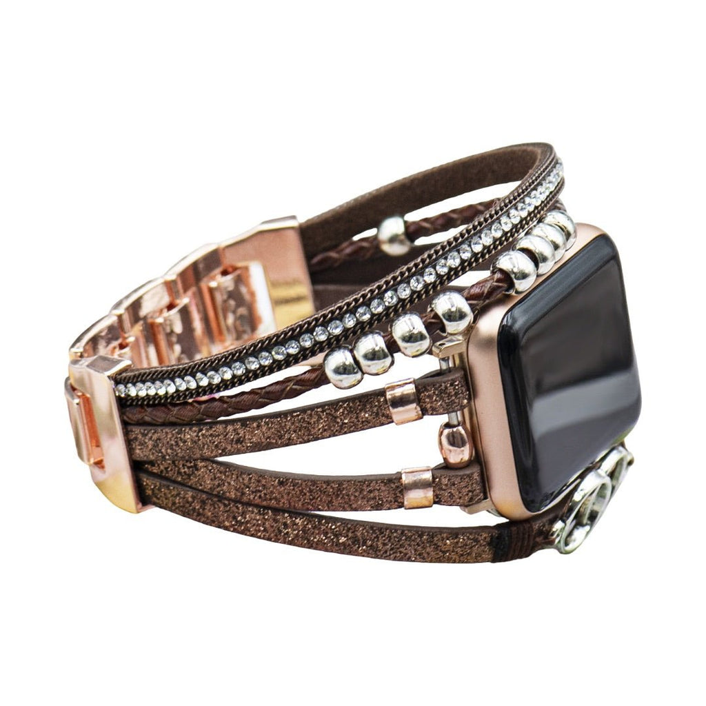 Bracelet Apple Watch en simili cuir marron foncé multi-rangs avec strass brillants et anneaux métalliques entrelacés,.