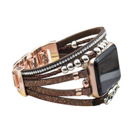Bracelet Apple Watch en simili cuir marron foncé multi-rangs avec strass brillants et anneaux métalliques entrelacés,.