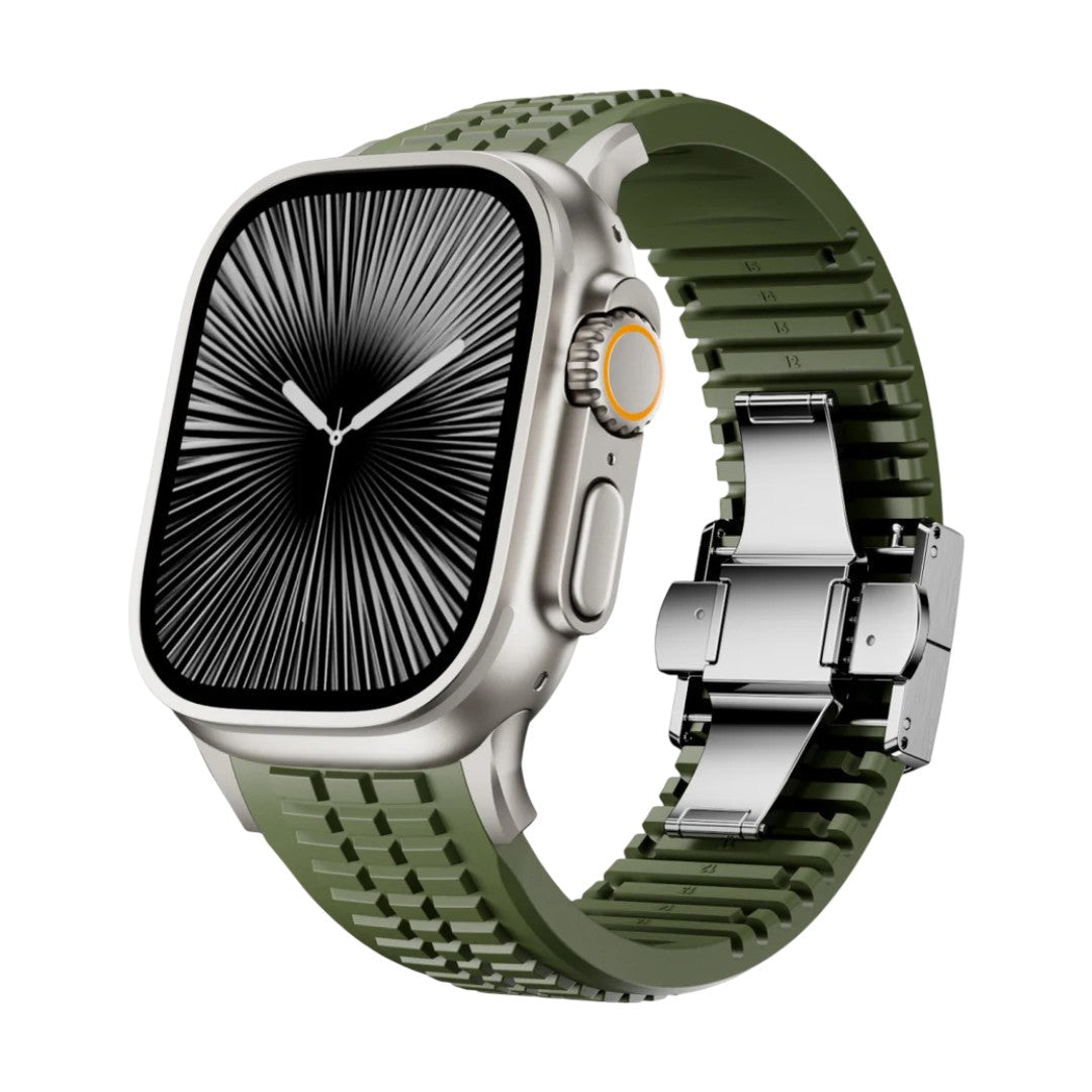 Bracelet Apple Watch sport vert olive en silicone avec design texturé et boucle ajustable double en acier inoxydable.