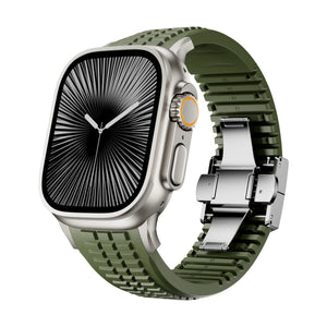 Bracelet Apple Watch sport vert olive en silicone avec design texturé et boucle ajustable double en acier inoxydable.