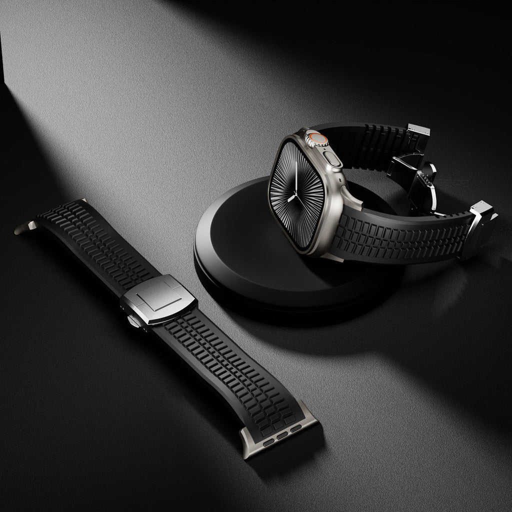 Bracelet Apple Watch sport en silicone noir texturé, boucle ajustable double, style moderne et robuste.