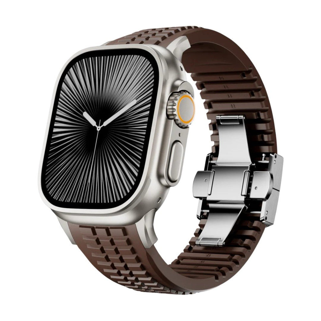 Bracelet Apple Watch en silicone brun texturé avec boucle ajustable double en acier inoxydable.