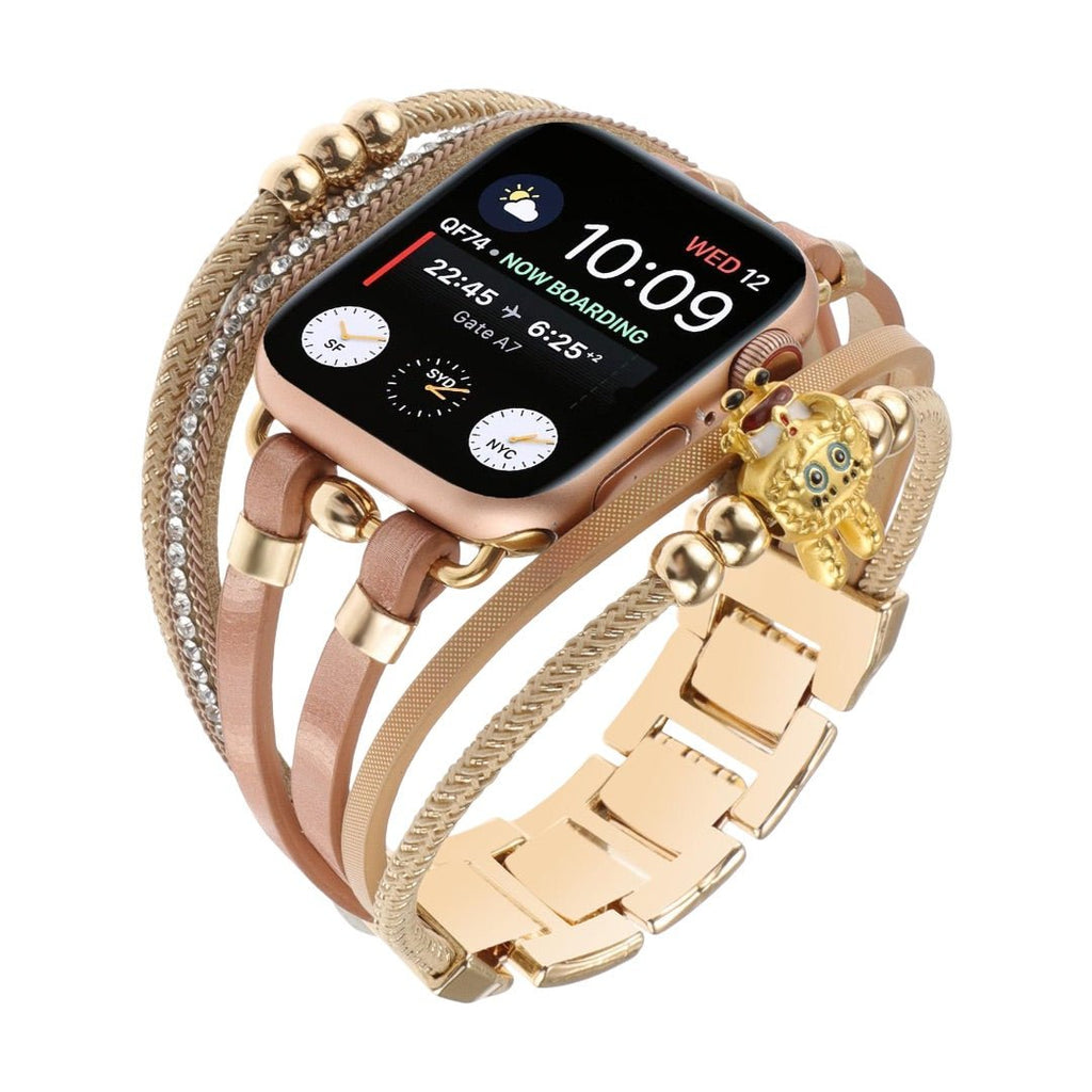 Bracelet doré pour Apple Watch avec perles dorées, strass brillants et breloque ourson élégante.