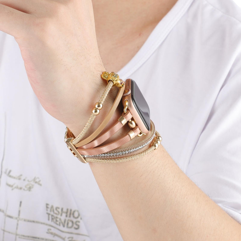 Bracelet doré pour Apple Watch avec perles dorées, strass brillants et breloque ours teddy raffinée.