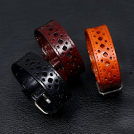 Trois bracelets ardillon en cuir perforé, style rétro, couleurs noir, marron et cognac, modèle Holden pour homme.