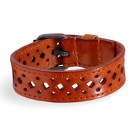 Bracelet homme en cuir cognac perforé avec boucle ardillon noire style rétro.