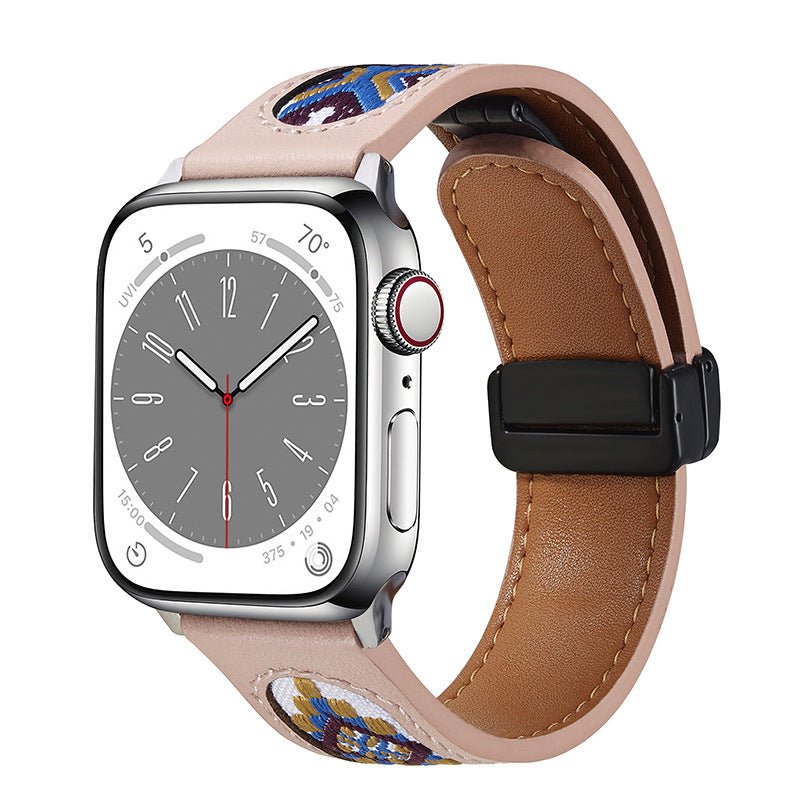 Bracelet Apple Watch en cuir rose brodé avec doublure marron et boucle noire, modèle Tilma.