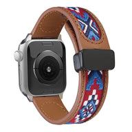 Bracelet en cuir marron avec broderie colorée bleu, rouge et blanc, pour Apple Watch, ajustable.