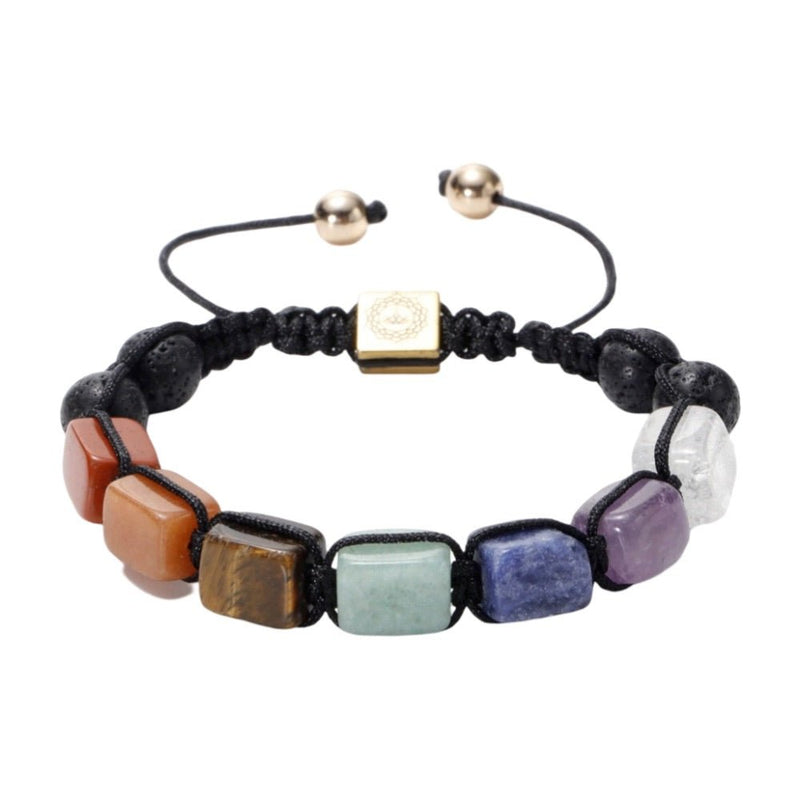 Bracelet en corde noire avec sept grosses pierres naturelles colorées carrées et fermoir doré.