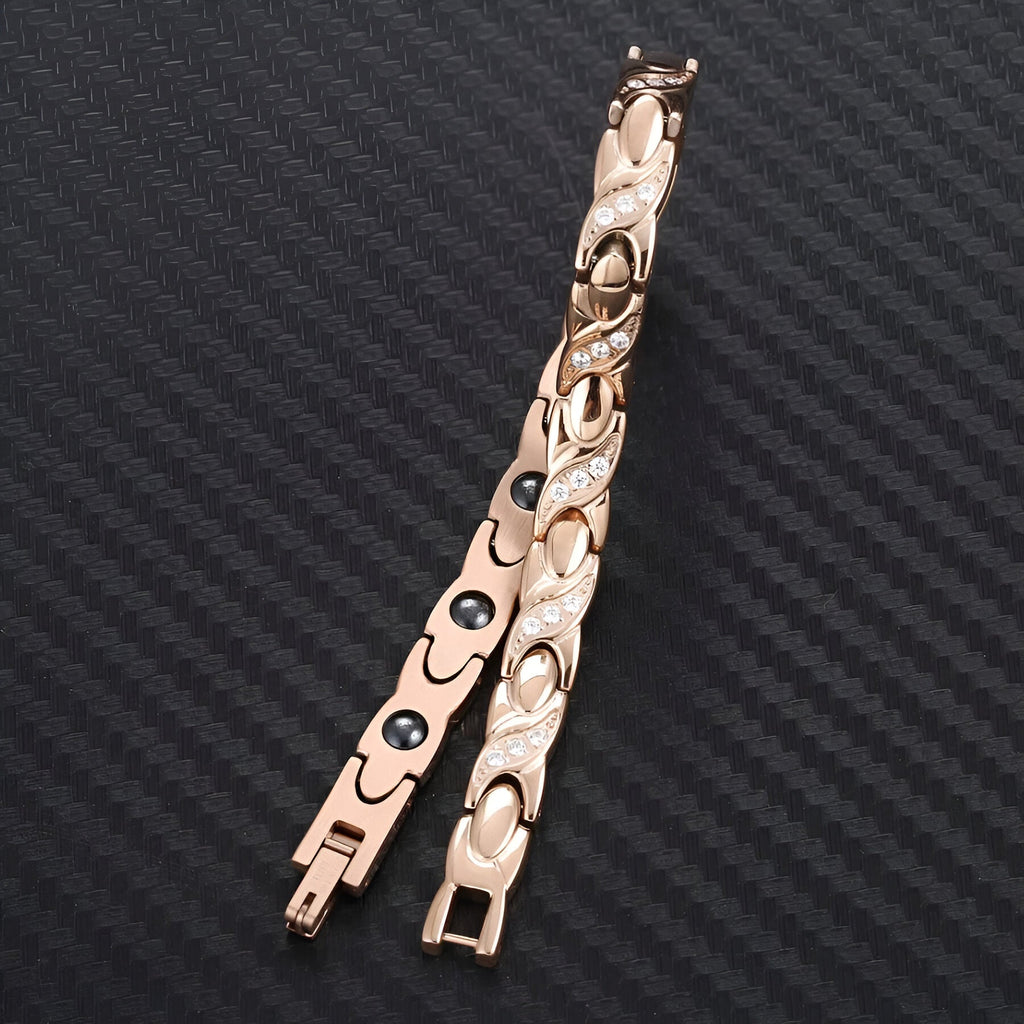 Bracelet femme en titane or rosé avec pierres d'hématite noires, design élégant et moderne.