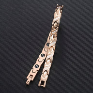 Bracelet femme en titane or rosé avec pierres d'hématite noires, design élégant et moderne.