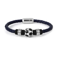 Bracelet homme en cuir tressé bleu marine avec ballon de foot en acier inoxydable central et fermoir magnétique acier.