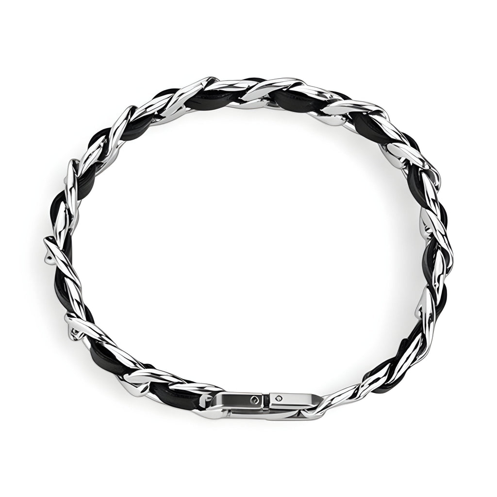 Bracelet homme en cuir noir tressé avec maillons en titane argenté et fermoir métallique élégant.