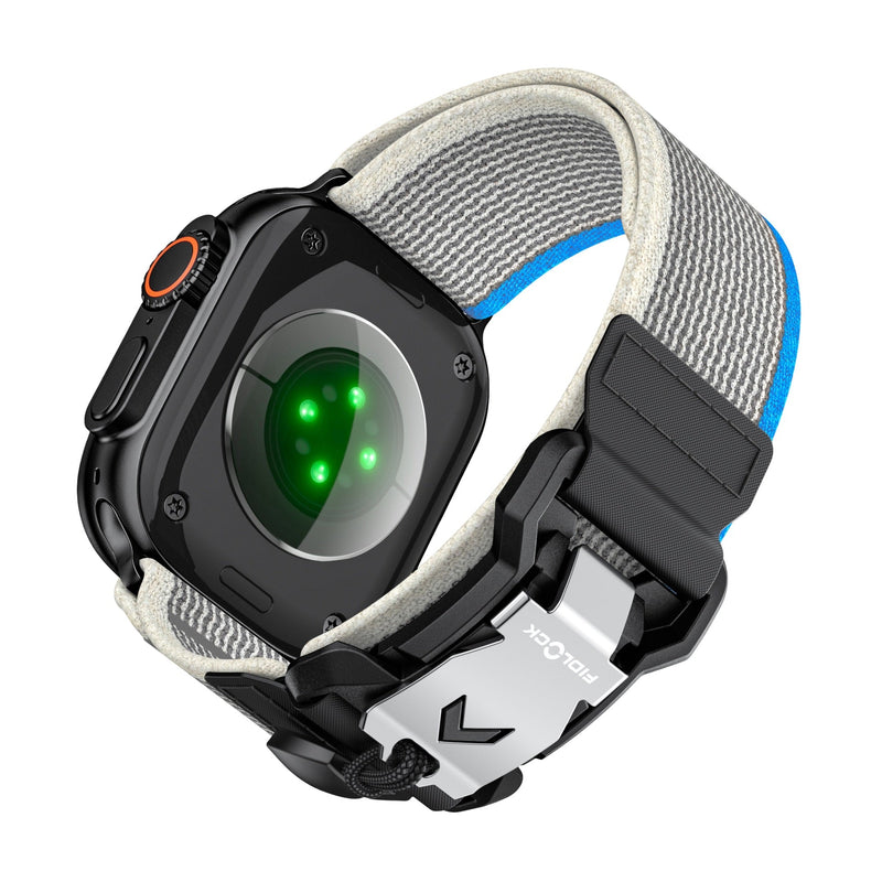 Bracelet Apple Watch nylon gris clair avec intérieur bleu et boucle tactique Fidlock noire et argentée.