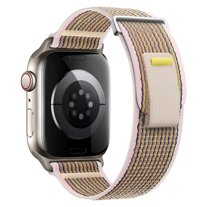 Bracelet Apple Watch en nylon beige tissé avec fil rose et jaune, fermeture velcro réglable.