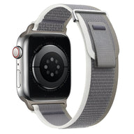 Bracelet Elios en nylon gris clair avec fermeture velcro pour Apple Watch, style Trail Edition.