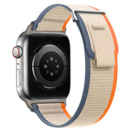 Bracelet Apple Watch Elios nylon beige avec bordure orange et fermeture velcro bleue.
