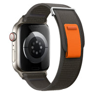 Bracelet Apple Watch en nylon noir avec fermeture velcro orange, modèle Trail Edition Elios.
