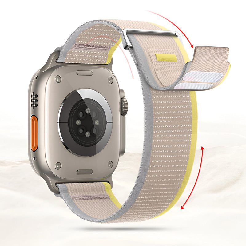 Bracelet Apple Watch en nylon beige à fermeture velcro jaune souple et ajustable, modèle Elios Trail Edition.