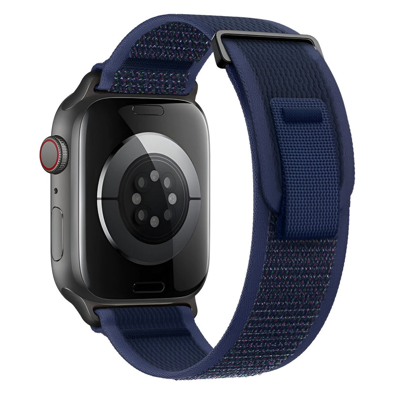 Bracelet Apple Watch en nylon bleu marine avec fermeture velcro réglable style Trail Edition.