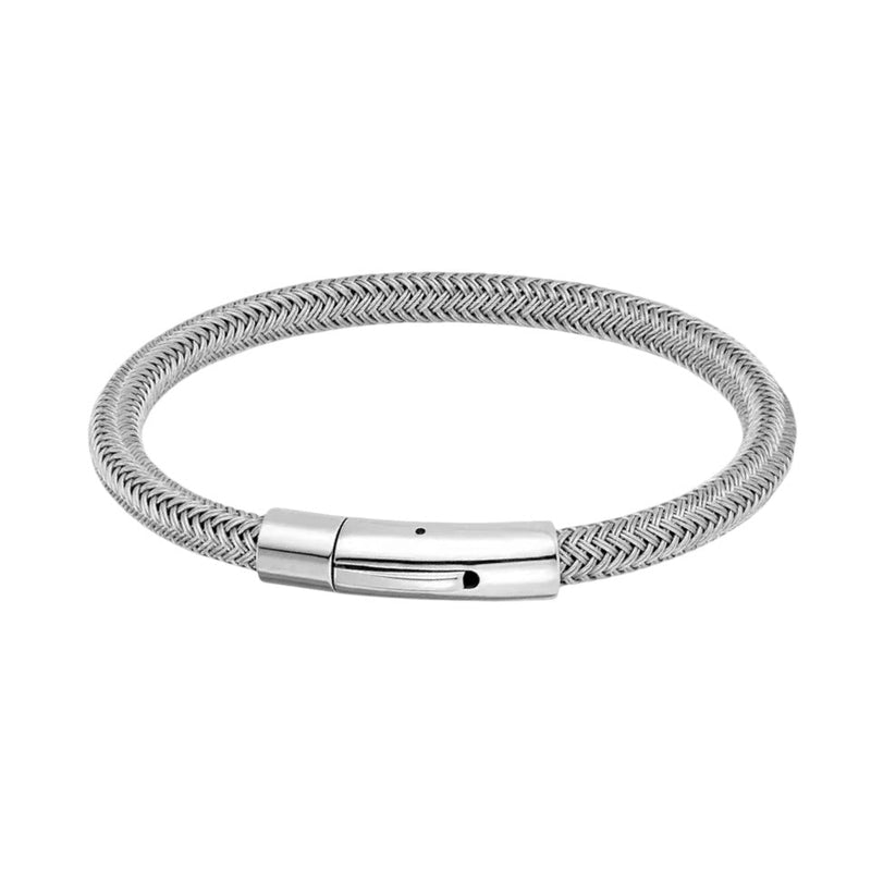 Bracelet câble en acier inoxydable argenté avec fermoir rond poli, style minimaliste.