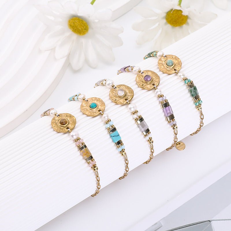 Bracelet chaîne acier inoxydable, médaillon martelé, pierres naturelles, perles délicates, bijou doré ajustable, modèle Anije