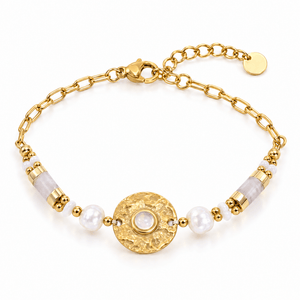 Bracelet Anije Jade blanche posé de face sur fond blanc