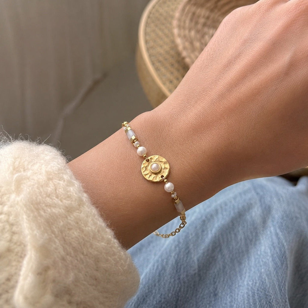 Bracelet chaîne acier inoxydable, médaillon martelé, pierres naturelles, perles délicates, bijou doré ajustable, modèle Anije