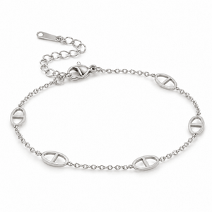 Packshot studio bracelet Bracelet chaîne, double D, maille marine, chic et élégant, pour femme, modèle Dayada — Argent, vue frontale basse, fond blanc pur, détails verrouillés