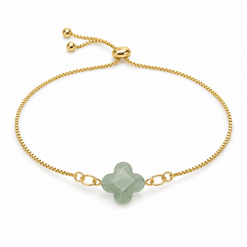 Packshot studio bracelet Bracelet chaîne vénitienne dorée, pierre naturelle taillée en trèfle, pour femme, modèle Beldia — Aventurine, vue frontale basse, fond blanc pur, détails verrouillés