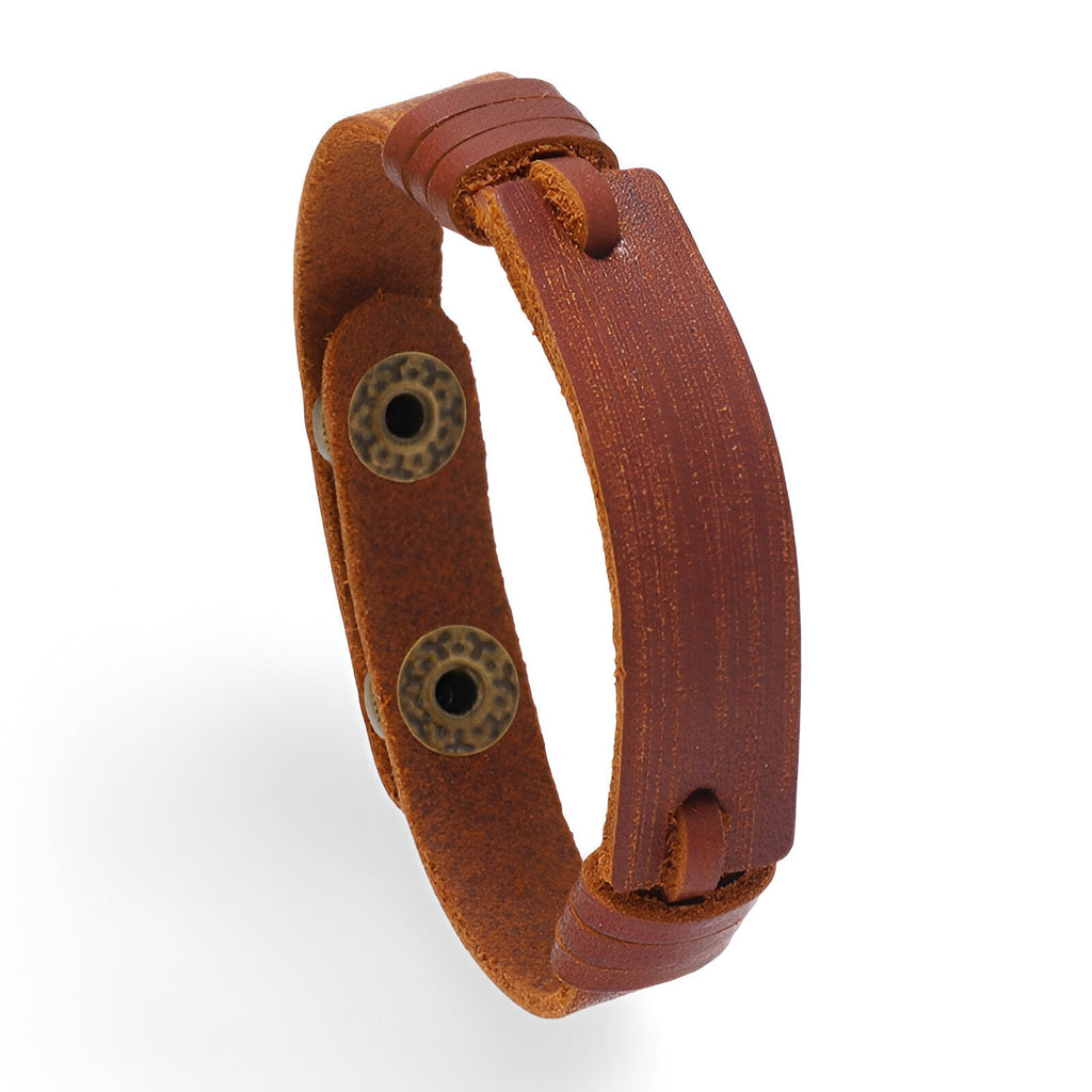 Bracelet en cuir marron effet vintage avec double bouton-pression pour homme, style minimaliste.