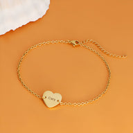 Bracelet fin en acier inoxydable doré avec pendentif cœur gravé "Cary".
