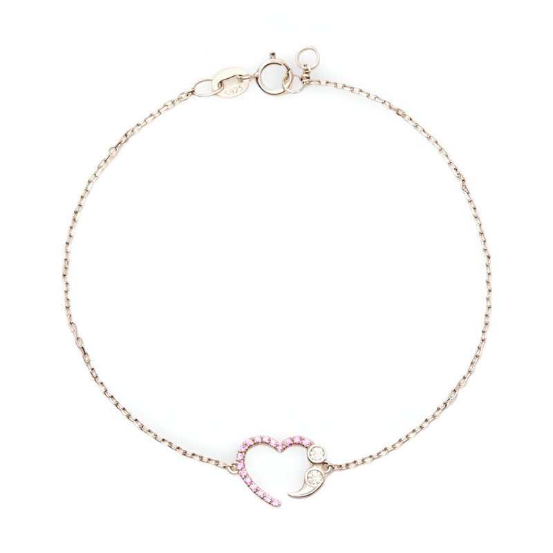 Bracelet fin en argent sterling avec un pendentif cœur rosé orné de cristaux et une petite plume élégante.