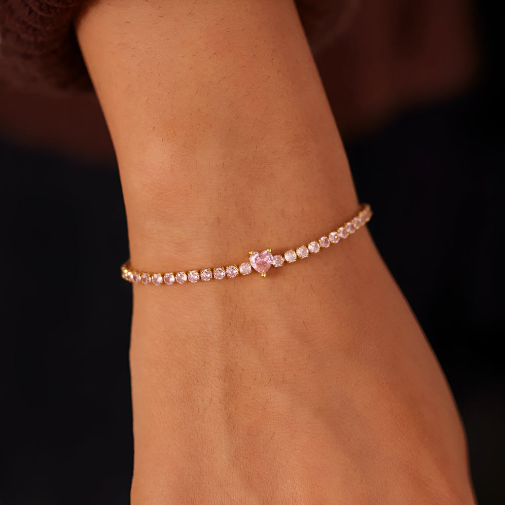 Bracelet en argent sterling avec cœur rosé serti de zirconium sur une chaîne délicate pour femme.
