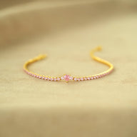 Bracelet en argent sterling doré or rose avec pendentif cœur serti de zirconiums roses.