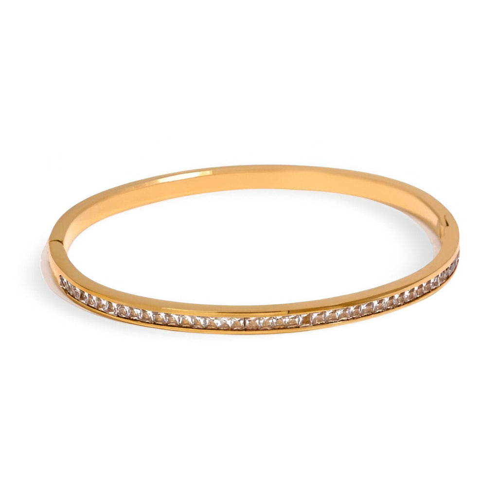 Bracelet fin plaqué or avec rangée de petites pierres brillantes, acier inoxydable, style élégant féminin.