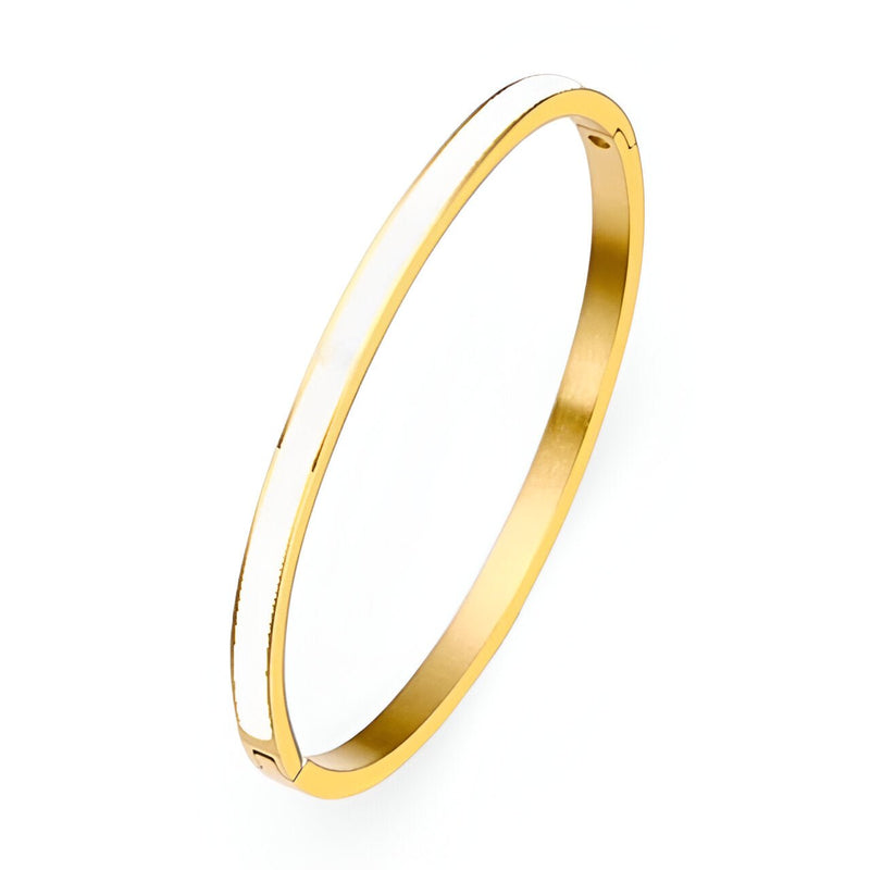 Bracelet jonc fin plaqué or avec émail blanc lisse et finition brillante.