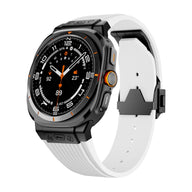 Bracelet en silicone blanc avec fermoir noir, fixé à montre connectée Samsung Galaxy Watch Ultra Touko.