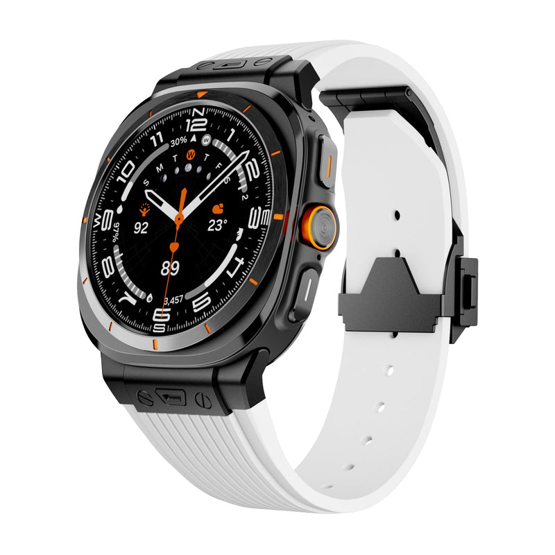 Bracelet en silicone blanc avec fermoir noir, fixé à montre connectée Samsung Galaxy Watch Ultra Touko.