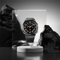 Montre Samsung Galaxy Watch Ultra avec bracelet silicone noir et attache ferme, style sportif et moderne.