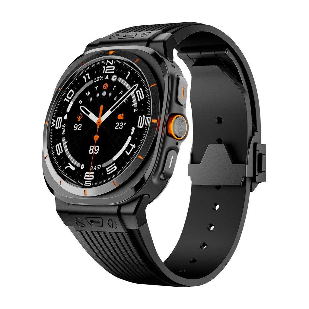 Montre connectée Samsung Galaxy Watch Ultra noire avec bracelet silicone noir à fixation ferme.