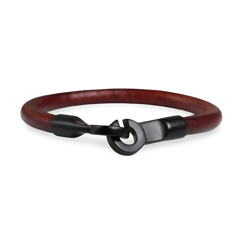 Bracelet cordon en cuir marron avec crochet et anneau en acier inoxydable noir, style masculin élégant.