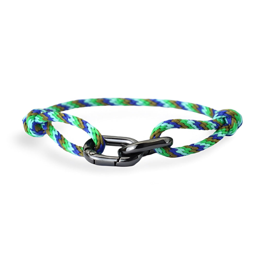 Bracelet cordon bleu, vert et jaune avec double mousqueton noir mat pour homme.