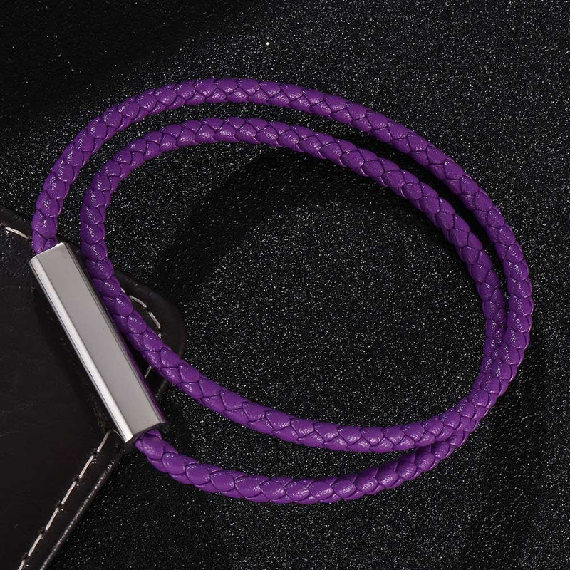 Bracelet cordon en cuir violet tressé à deux tours avec fermoir métallique argenté classique.