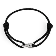 Bracelet cordon noir avec maillons croisés en métal argenté, design minimaliste et élégant.